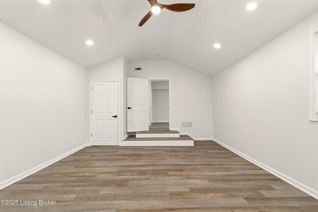 Building Photo - 702 Gheens Ave