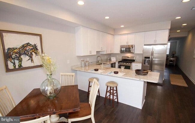 Building Photo - 1718 Marshall St