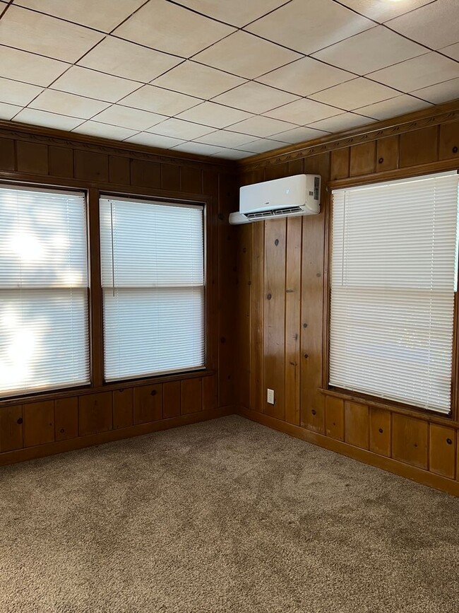 Building Photo - Kemp St Studio Apartment