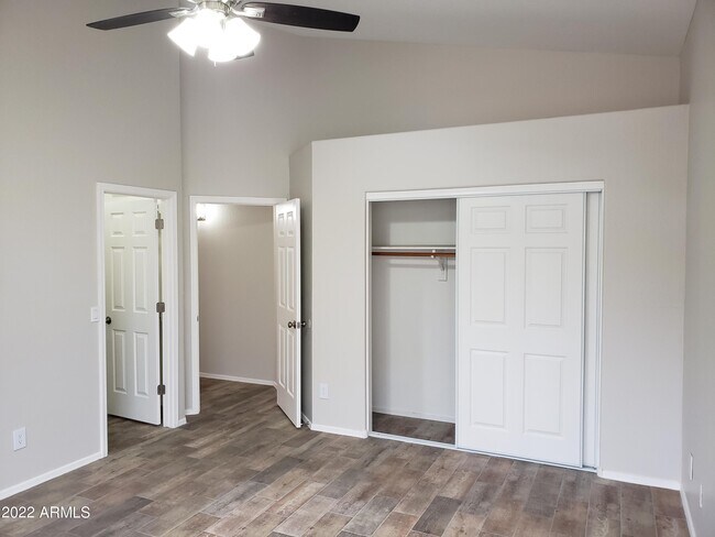 Building Photo - 3342 W Ross Dr