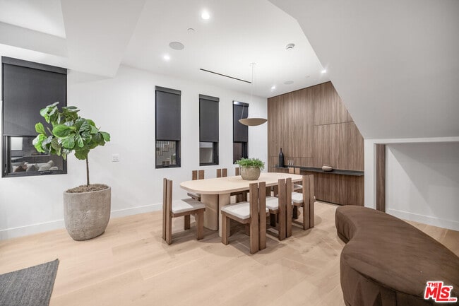 Building Photo - 4256 Camellia Ave