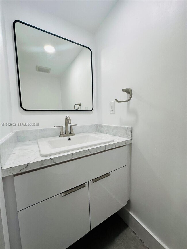 Building Photo - 7157 W 19th Ct