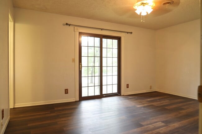 Building Photo - 16280 Hardwood Ln