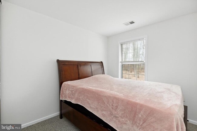 Building Photo - 604 Mews Dr