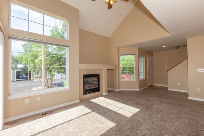 Primary Photo - Spacious 3-Bedroom Townhome in Prime South...