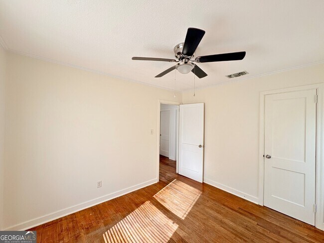 Building Photo - 600 Margaret St