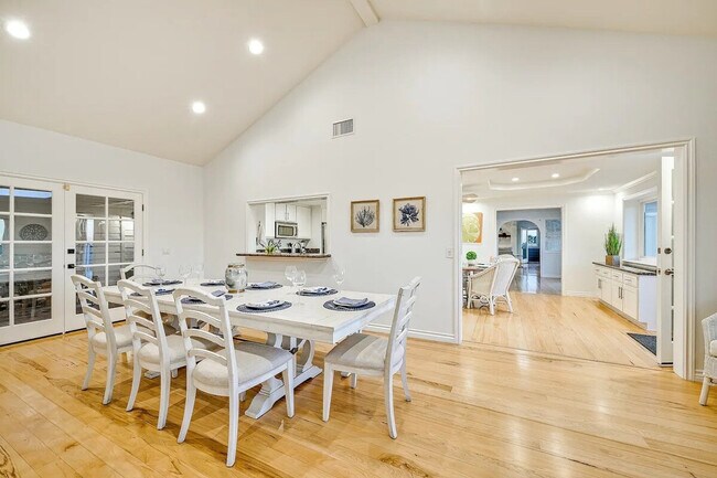 Building Photo - 1185 Tamarack Ave