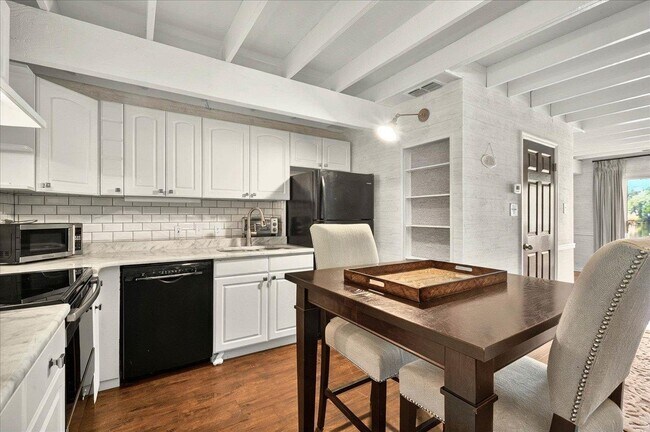 Building Photo - 1645 Tallavana Trail