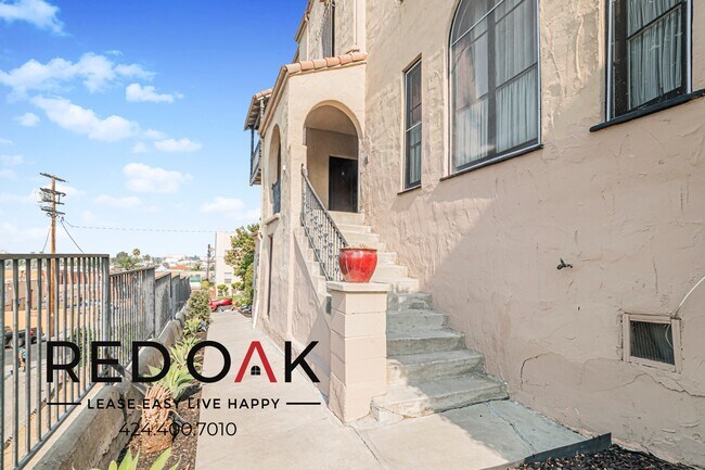 Building Photo - 312 3/4-314 Mariposa Ave