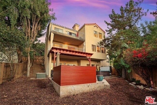 Building Photo - 728 Montecito Dr