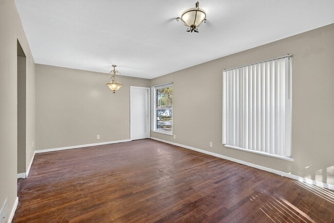 Building Photo - 3 Bedroom Ranch Style Home In Dellwood