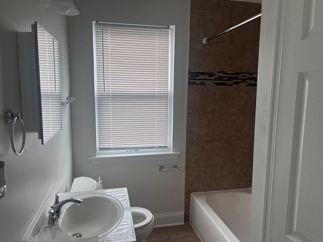 Building Photo - Stunning 3-Bedroom Renovated Townhome in Edmonson Village