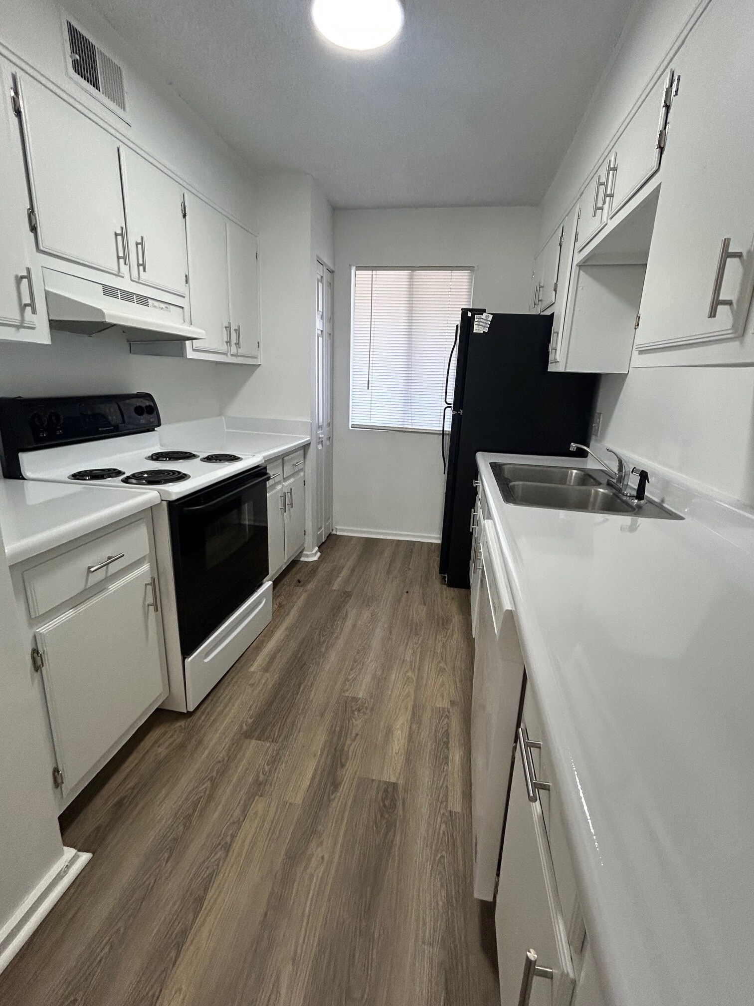 02_Kitchen - 1208 Bush River Rd