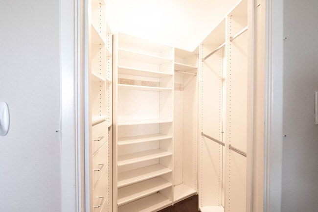 Building Photo - Top-Floor Condo with Marina Views – 1 Bed ...