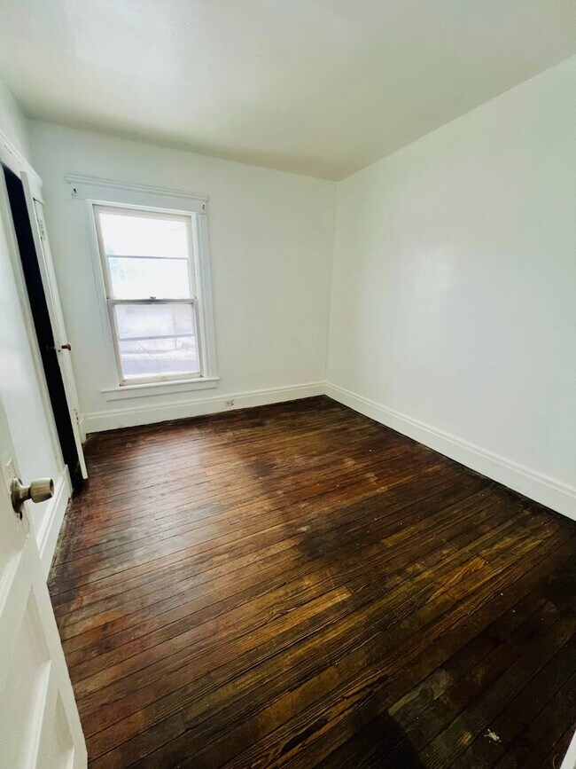 Building Photo - 163 Market St