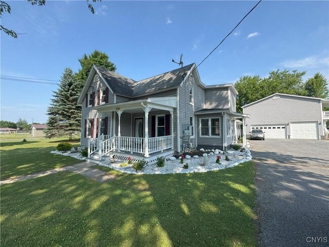 Primary Photo - 235 Maple St