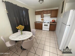 Building Photo - 1321 W Vogel Ave