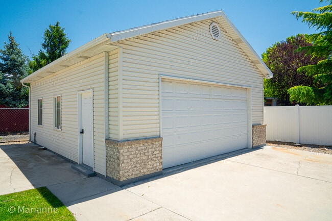 Building Photo - 812 E 2700 S