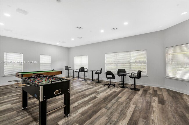 Building Photo - 12870 Vista Isles Dr
