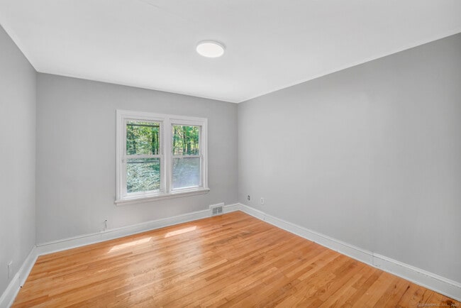 Building Photo - 43 Moorland Ave