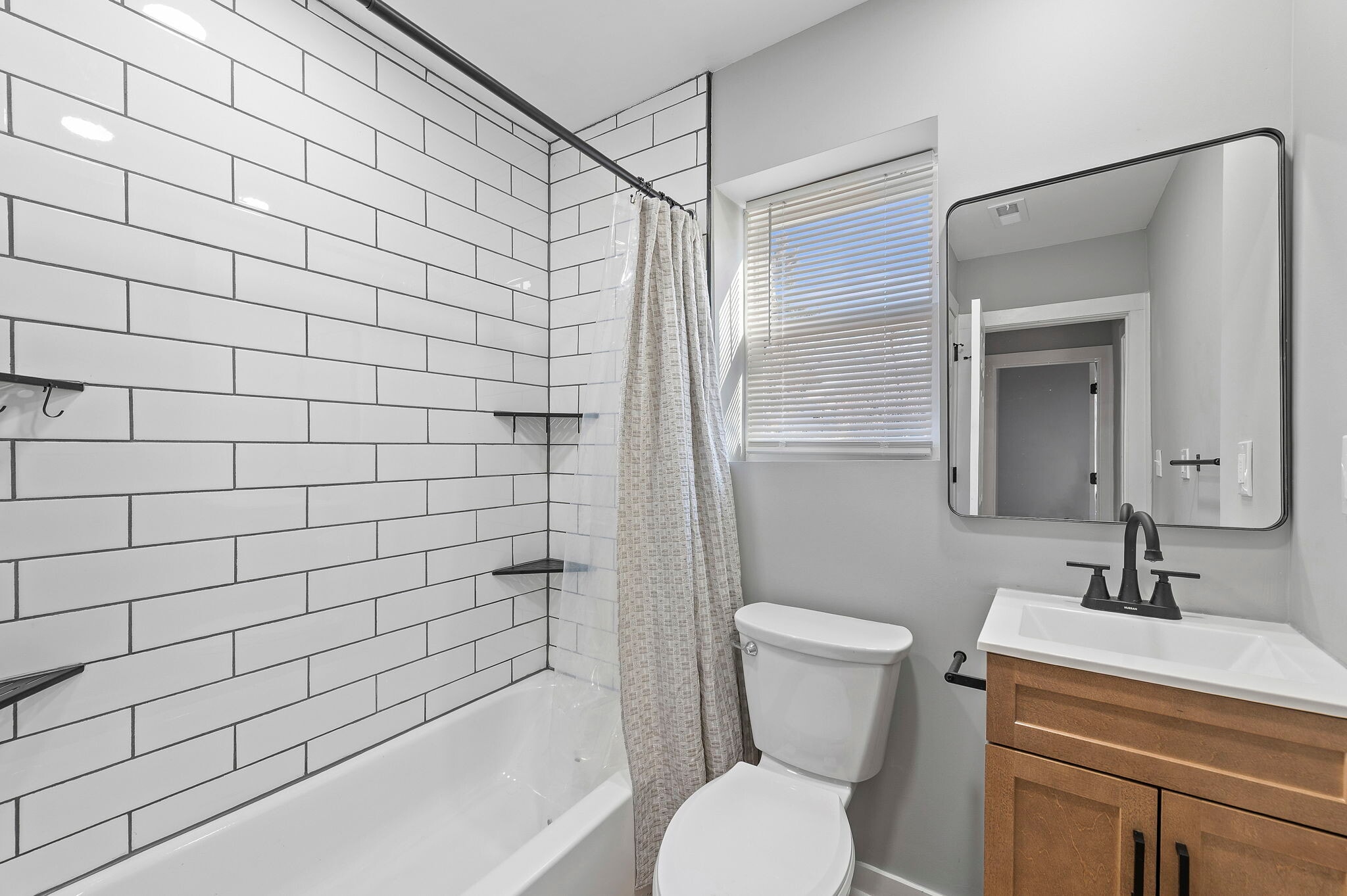 Building Photo - 5005 N Elmwood Ave