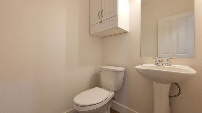 Building Photo - 143 Pine Lake Dr