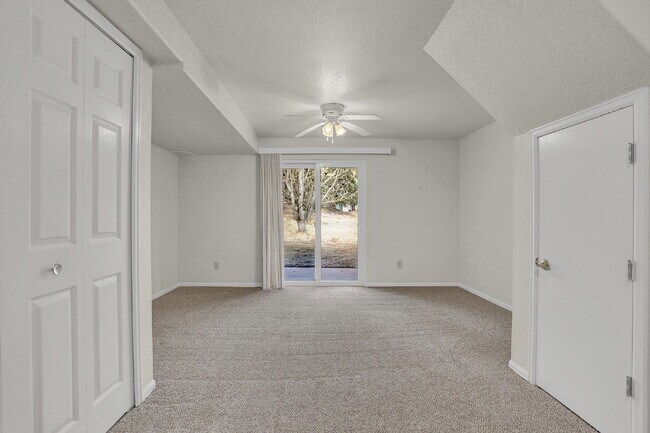 Building Photo - 6925 Yellowpine Dr