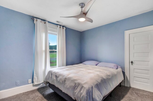 Building Photo - *FOR RENT* Beautifully Updated Home in Pri...