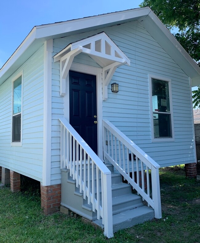 Primary Photo - 5010 Avenue L Rear