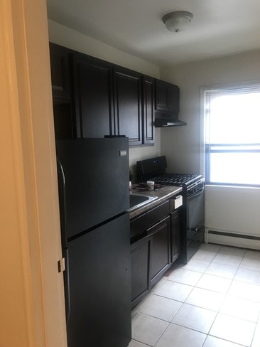 Building Photo - 9 Summit St