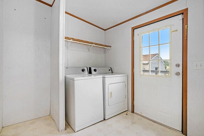 Building Photo - 356 Burr Oak Ln