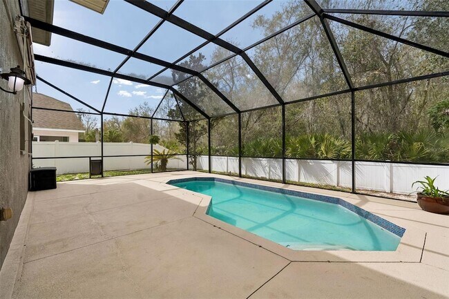 Building Photo - 18154 Sandy Pointe Dr