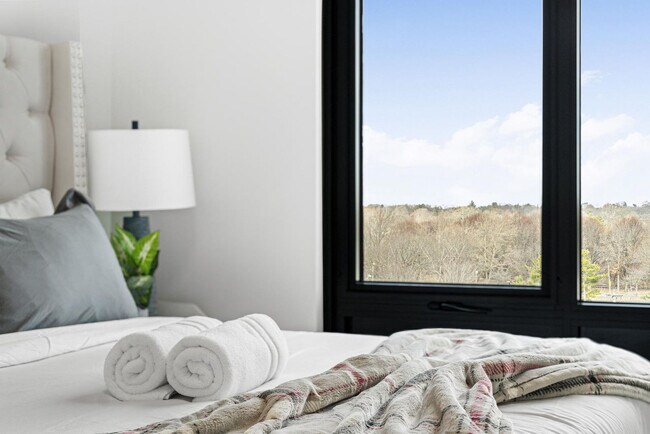 Building Photo - 284 Western Ave