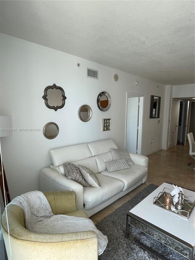 Building Photo - 1750 N Bayshore Dr