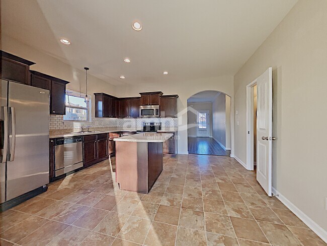 Building Photo - 4009 Fox Run N