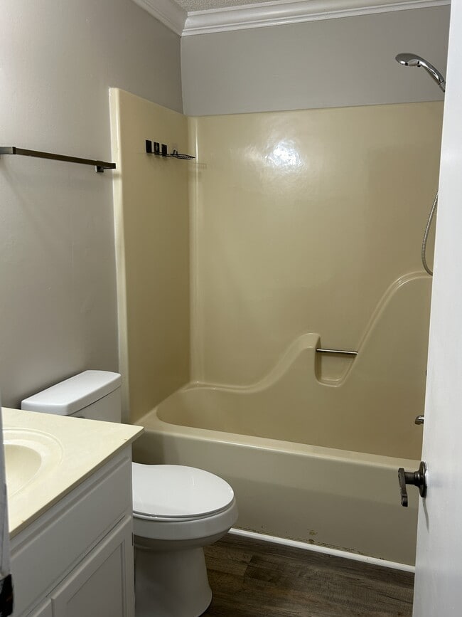 Building Photo - 246 Woodcastle Dr