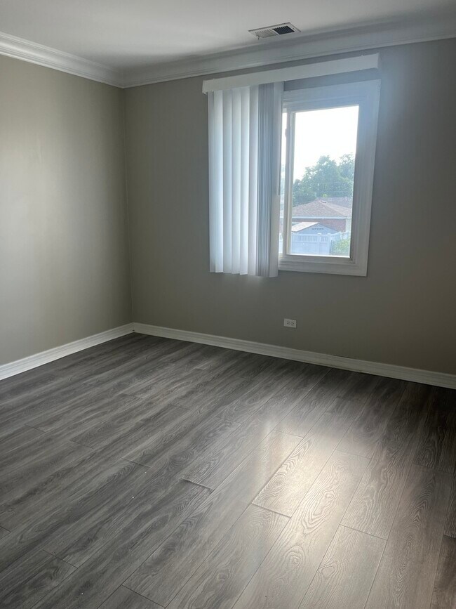 Building Photo - 10620 Brooks Ln