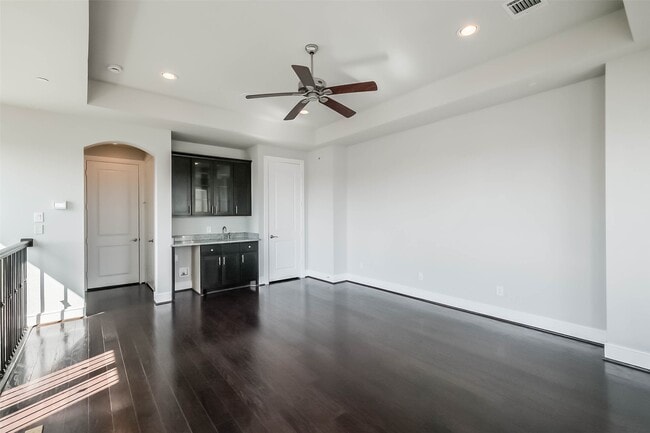 Building Photo - 4015 Lillian St