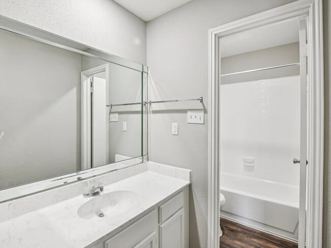 Building Photo - 4211 Clay Hill Dr