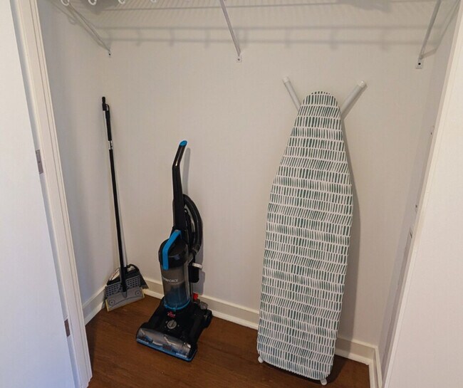 Building Photo - 900 10th St NW