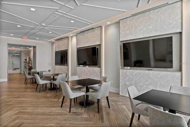 Building Photo - 301 1st St S