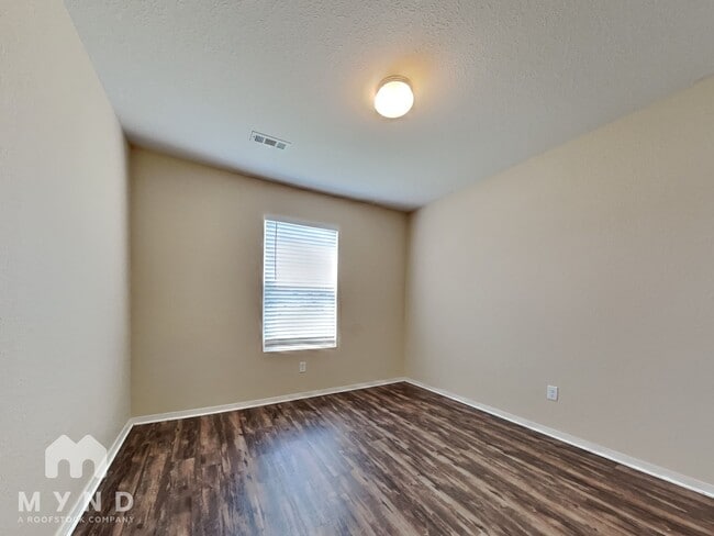 Building Photo - 301 Westwood Dr