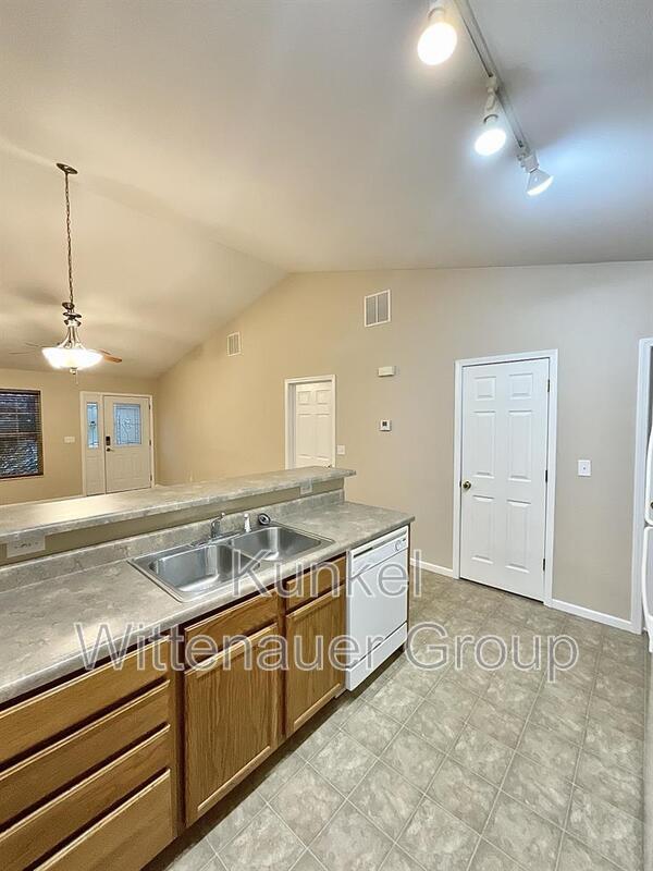 Building Photo - 10909 Kentfield Dr