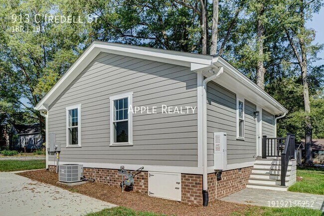 Building Photo - 913 Iredell St