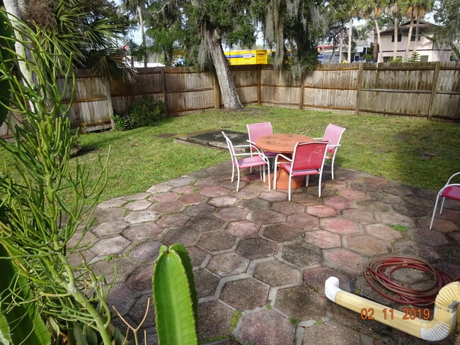 Building Photo - 112 Fox Pl