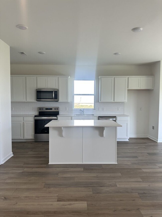 Building Photo - BRAND NEW - SINGLE FAMILY HOME IN COLUMBIA