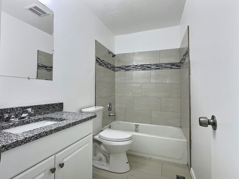 Building Photo - 3135 S 130th East Plz
