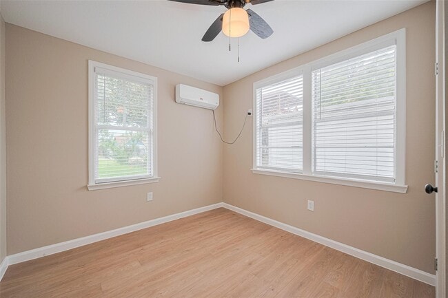 Building Photo - 2516 Craigmont St