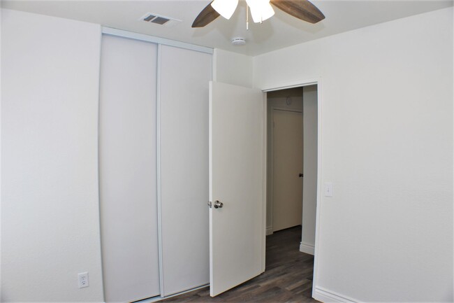 Building Photo - Roomy 4 bedroom home in Hesperia