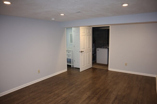 Building Photo - 4963 Singleton Dr